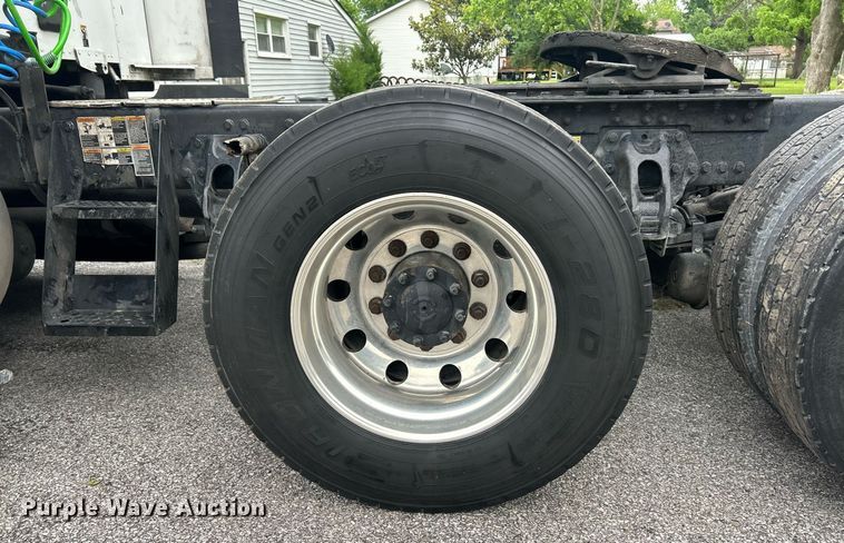 image for item EK8120 2020 Kenworth T680  semi truck