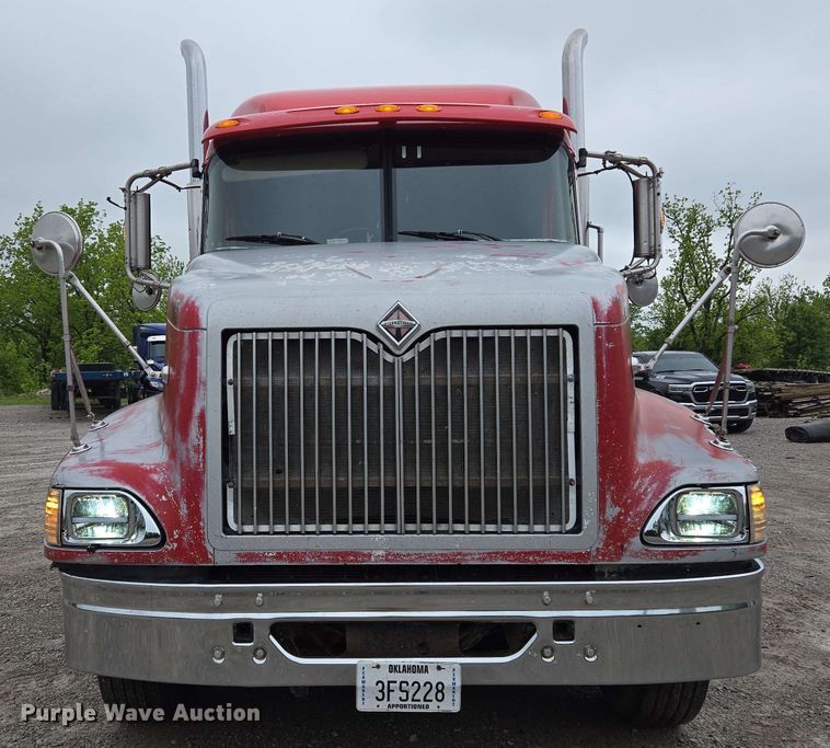 image for item EL2067 2007 International 9400i semi truck