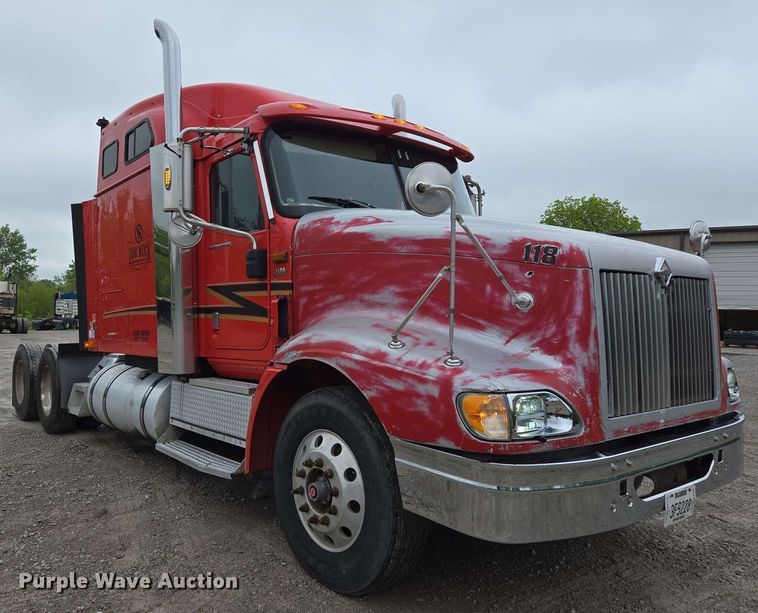 image for item EL2067 2007 International 9400i semi truck