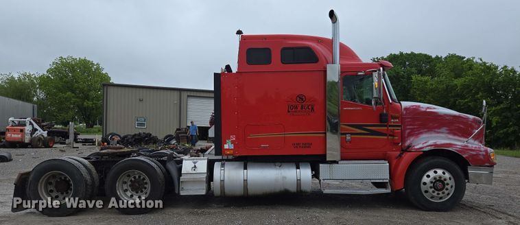 image for item EL2067 2007 International 9400i semi truck