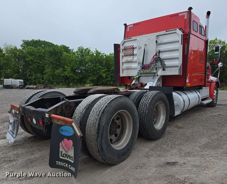 image for item EL2067 2007 International 9400i semi truck