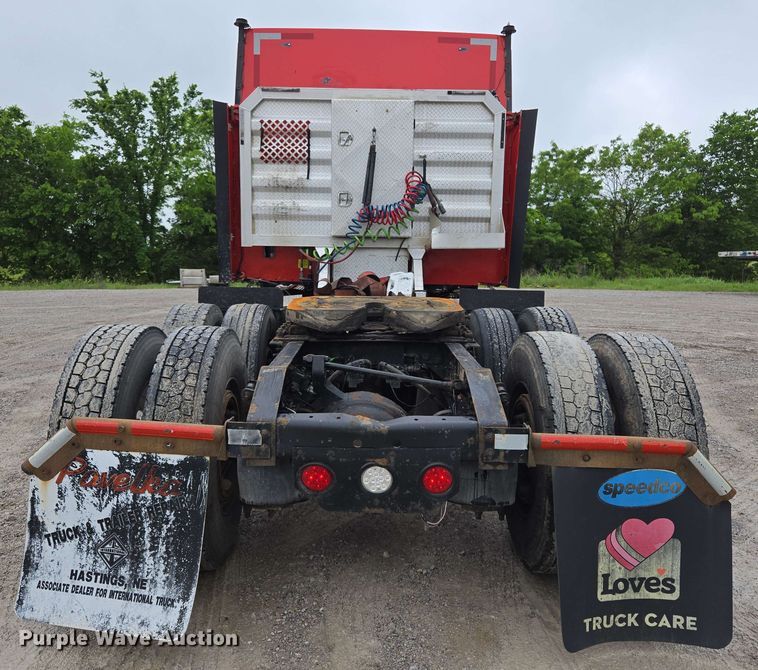 image for item EL2067 2007 International 9400i semi truck