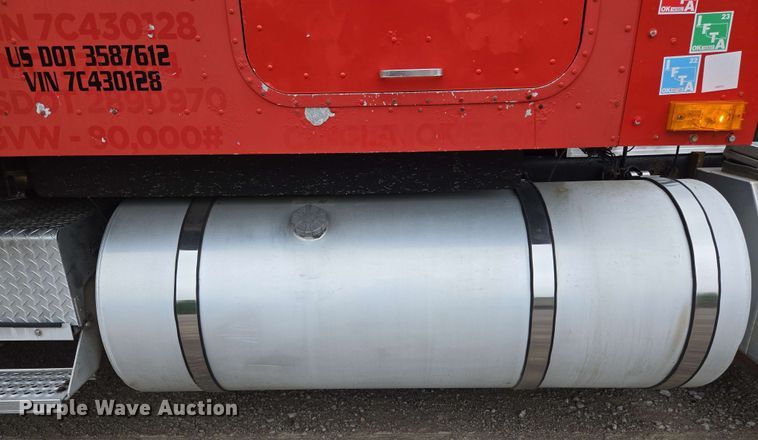 image for item EL2067 2007 International 9400i semi truck