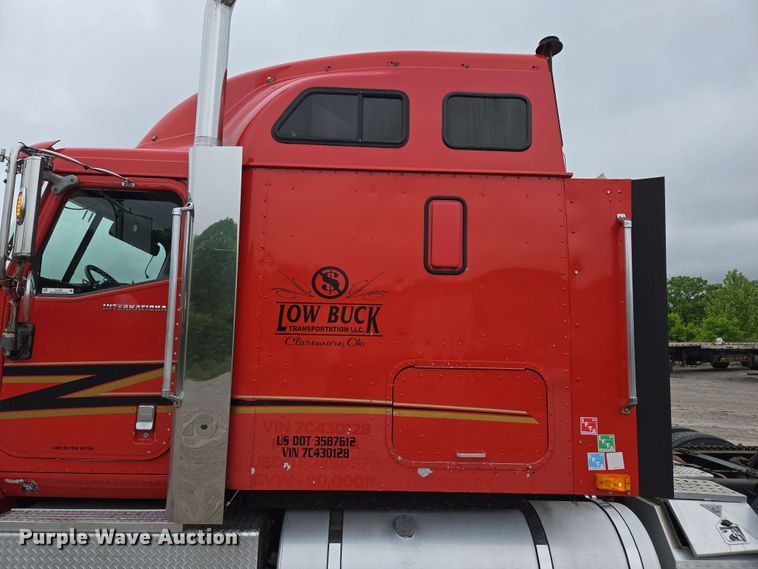 image for item EL2067 2007 International 9400i semi truck