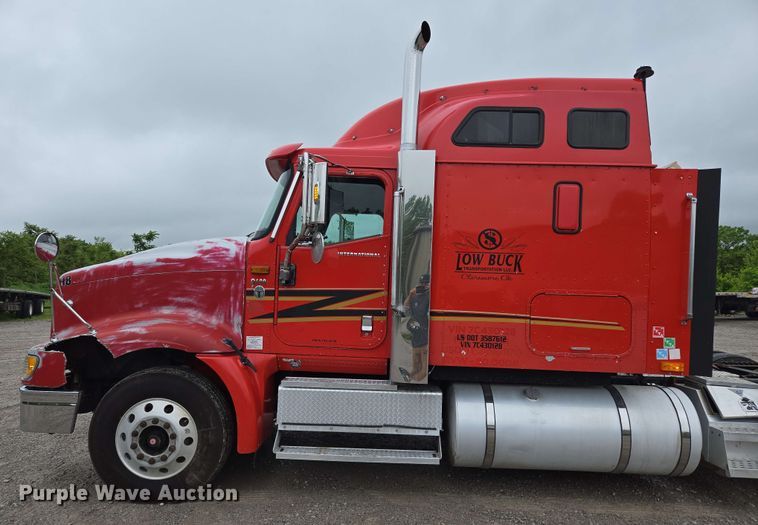 image for item EL2067 2007 International 9400i semi truck