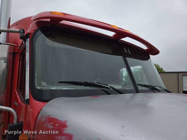 image for item EL2067 2007 International 9400i semi truck