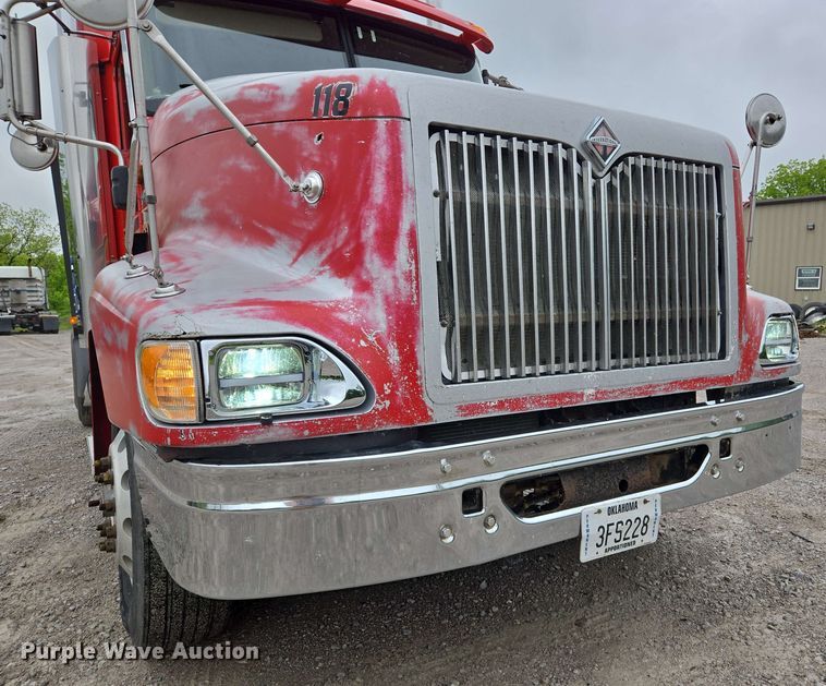 image for item EL2067 2007 International 9400i semi truck