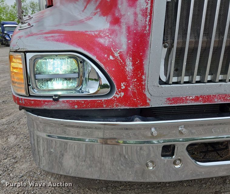 image for item EL2067 2007 International 9400i semi truck