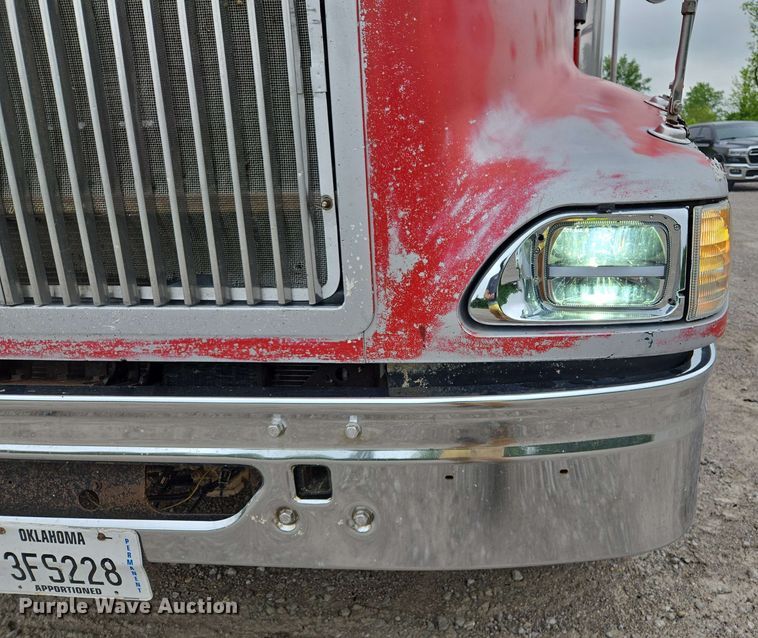 image for item EL2067 2007 International 9400i semi truck