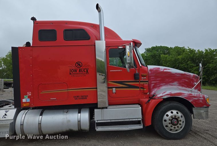 image for item EL2067 2007 International 9400i semi truck