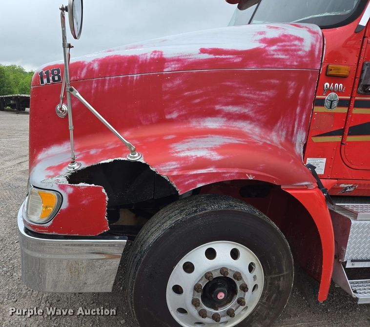 image for item EL2067 2007 International 9400i semi truck