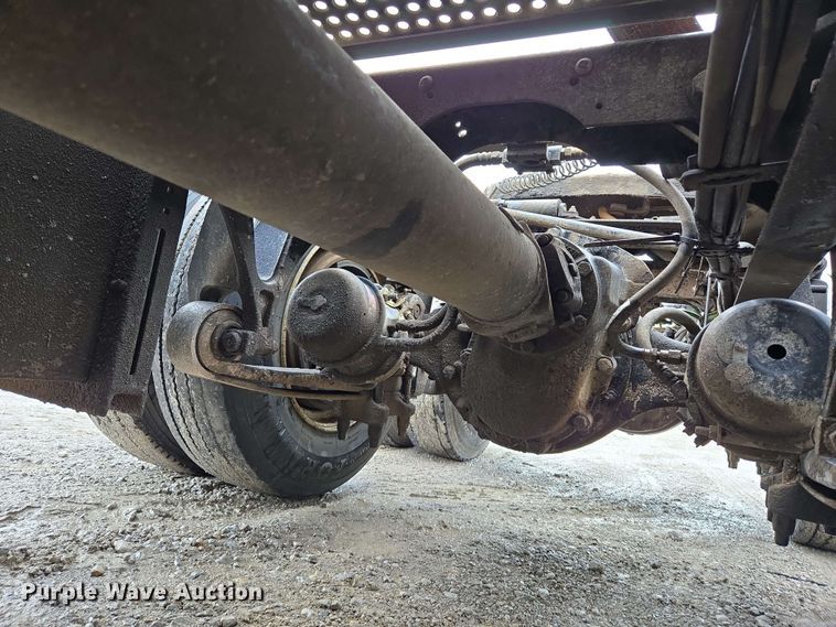 image for item EL2067 2007 International 9400i semi truck