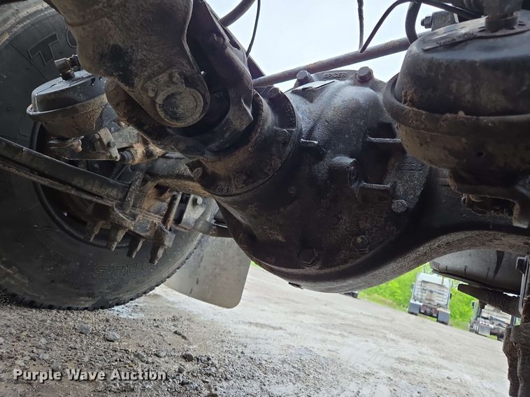 image for item EL2067 2007 International 9400i semi truck