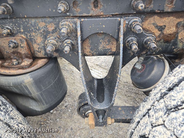 image for item EL2067 2007 International 9400i semi truck