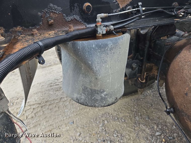 image for item EL2067 2007 International 9400i semi truck