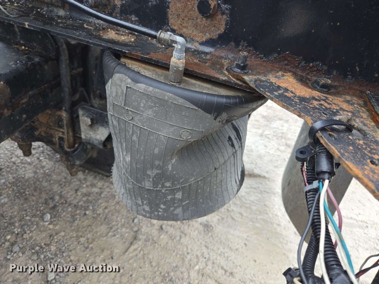 image for item EL2067 2007 International 9400i semi truck