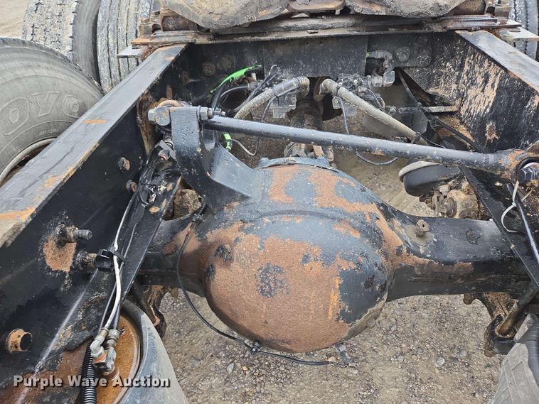 image for item EL2067 2007 International 9400i semi truck