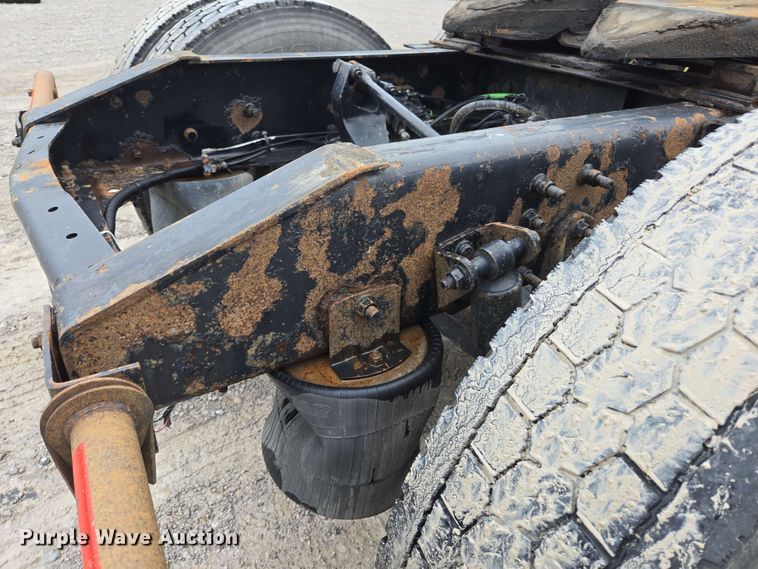 image for item EL2067 2007 International 9400i semi truck