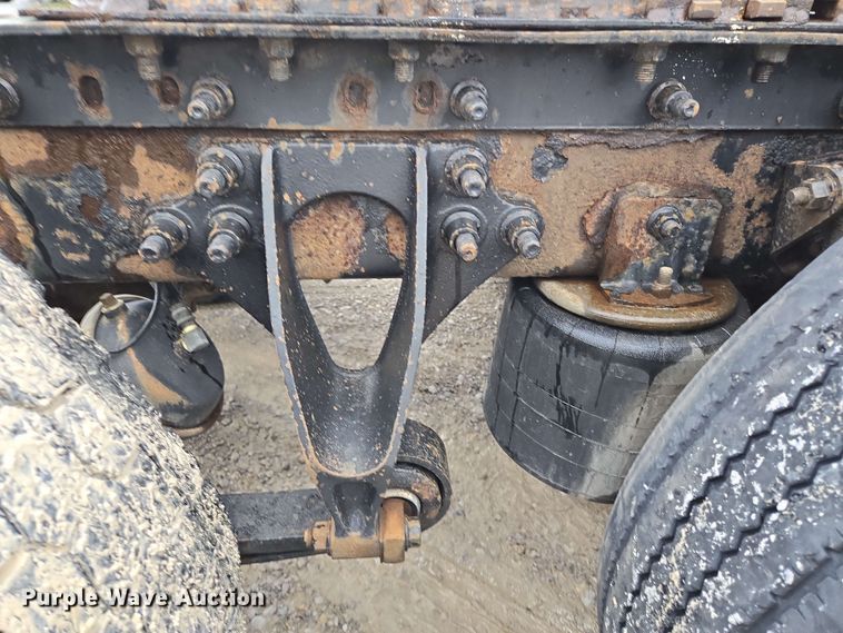 image for item EL2067 2007 International 9400i semi truck