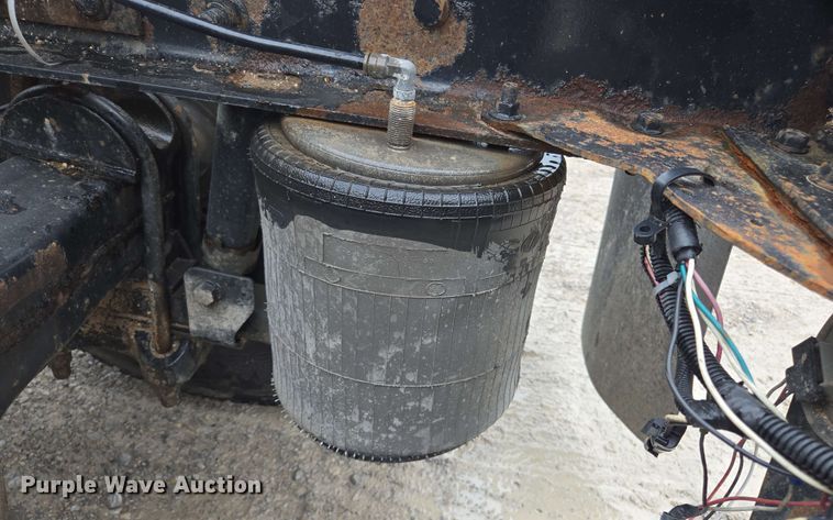 image for item EL2067 2007 International 9400i semi truck