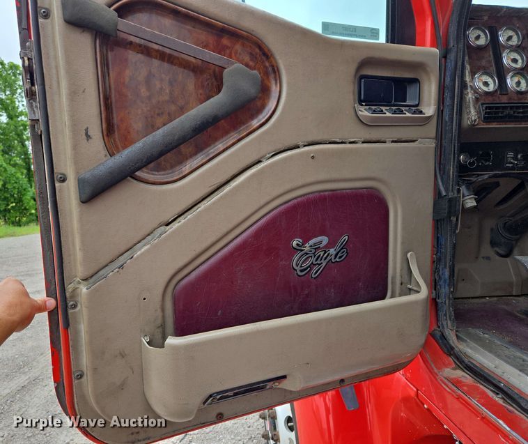 image for item EL2067 2007 International 9400i semi truck