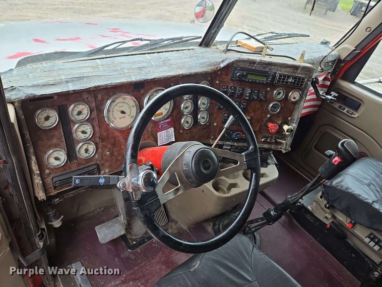 image for item EL2067 2007 International 9400i semi truck