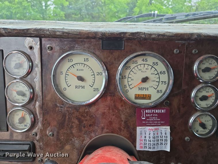 image for item EL2067 2007 International 9400i semi truck