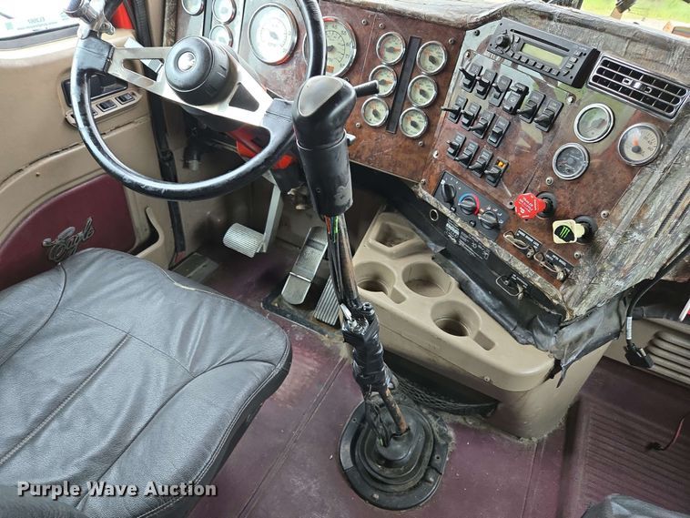 image for item EL2067 2007 International 9400i semi truck