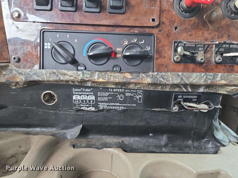 image for item EL2067 2007 International 9400i semi truck