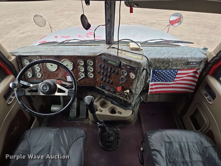 image for item EL2067 2007 International 9400i semi truck