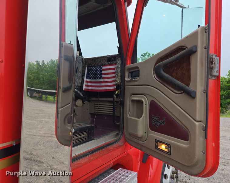 image for item EL2067 2007 International 9400i semi truck