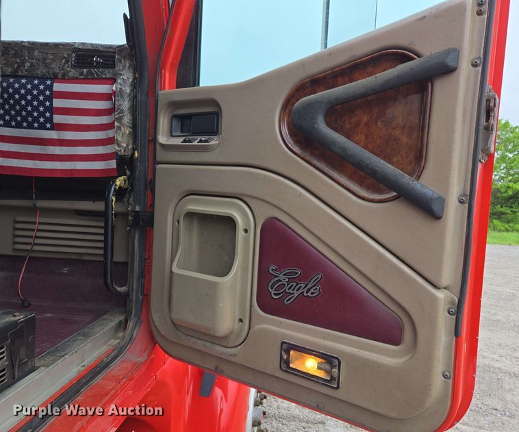 image for item EL2067 2007 International 9400i semi truck