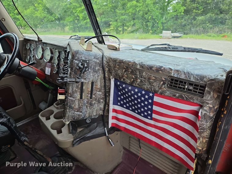 image for item EL2067 2007 International 9400i semi truck