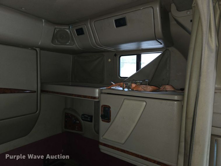 image for item EL2067 2007 International 9400i semi truck