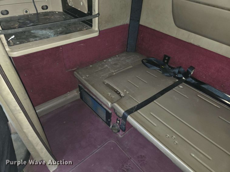 image for item EL2067 2007 International 9400i semi truck