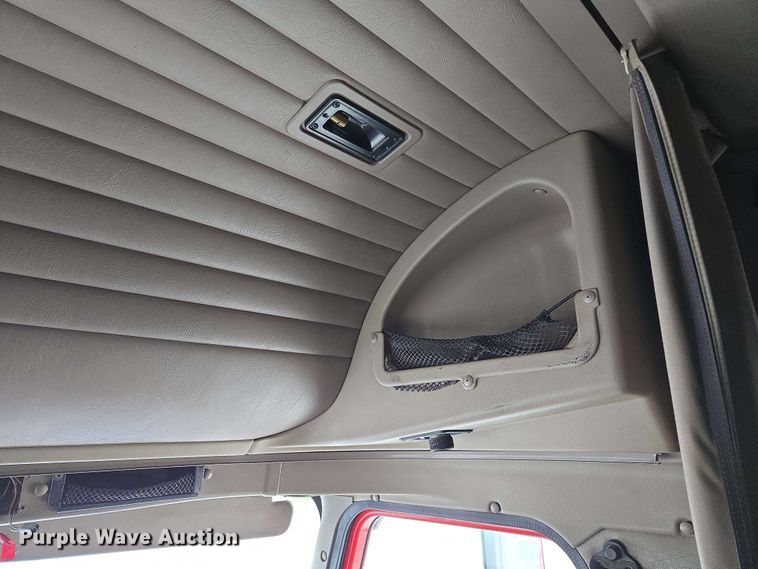 image for item EL2067 2007 International 9400i semi truck