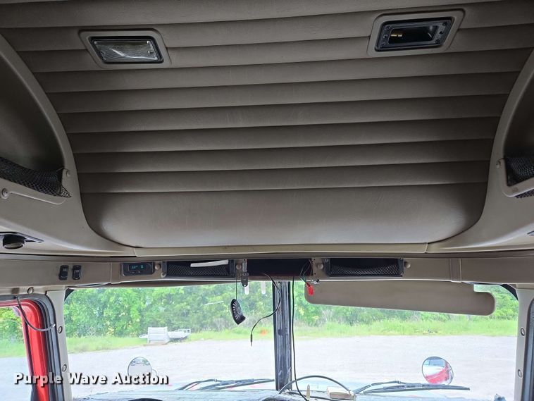 image for item EL2067 2007 International 9400i semi truck