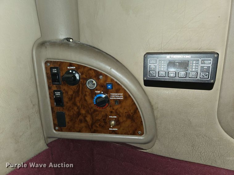 image for item EL2067 2007 International 9400i semi truck