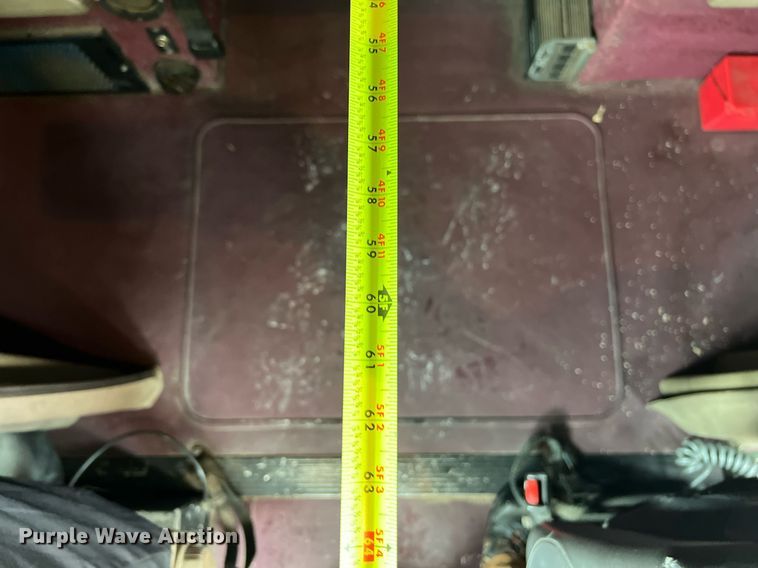 image for item EL2067 2007 International 9400i semi truck