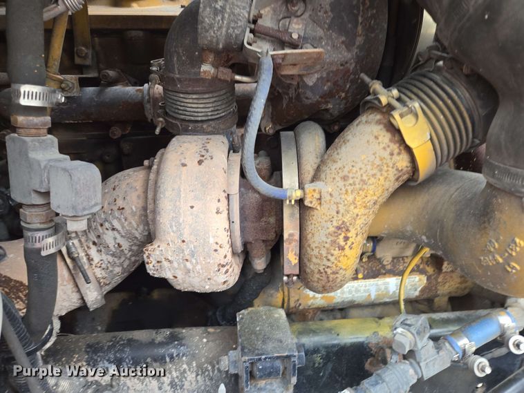 image for item EL2067 2007 International 9400i semi truck