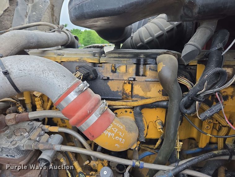 image for item EL2067 2007 International 9400i semi truck