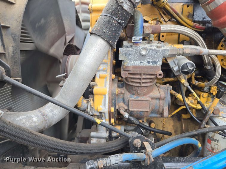 image for item EL2067 2007 International 9400i semi truck