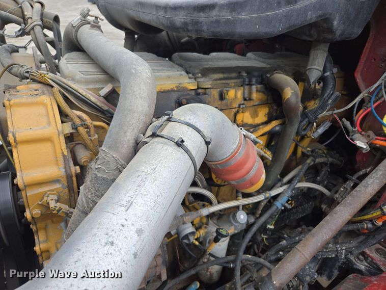 image for item EL2067 2007 International 9400i semi truck