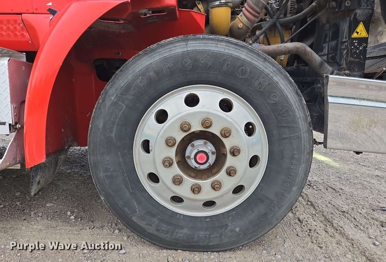 image for item EL2067 2007 International 9400i semi truck