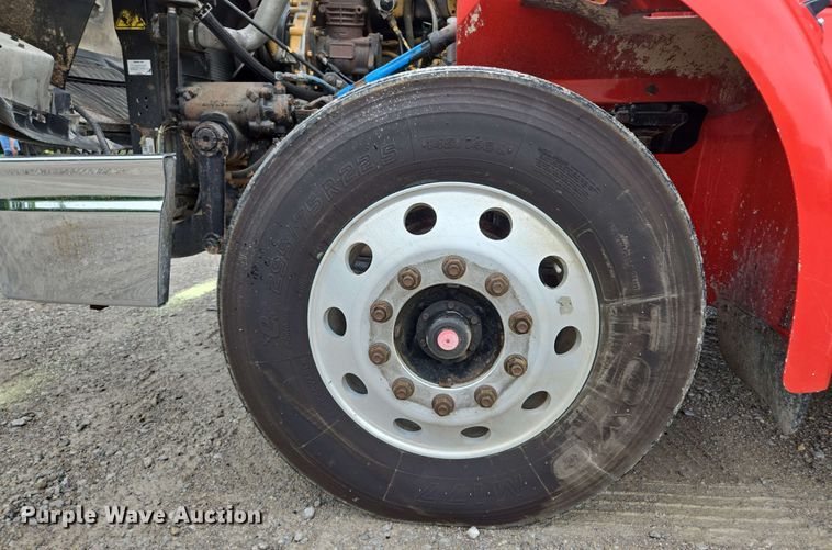 image for item EL2067 2007 International 9400i semi truck