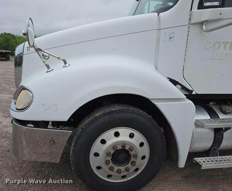 image for item EL2070 2005 Freightliner Columbia semi truck