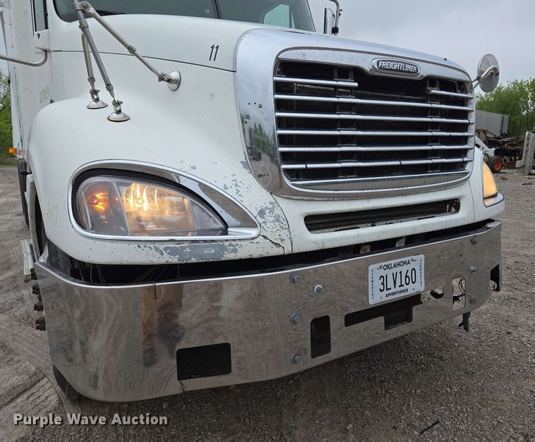 image for item EL2070 2005 Freightliner Columbia semi truck