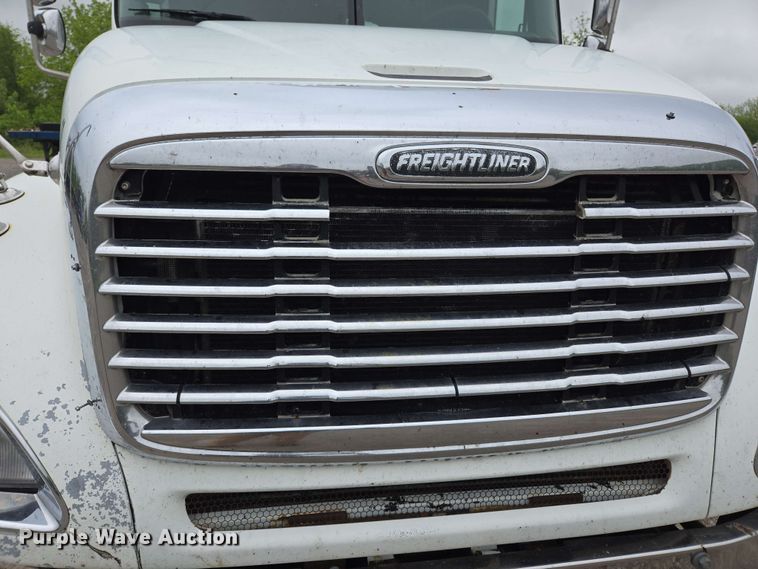 image for item EL2070 2005 Freightliner Columbia semi truck