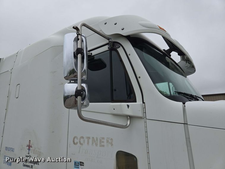 image for item EL2070 2005 Freightliner Columbia semi truck