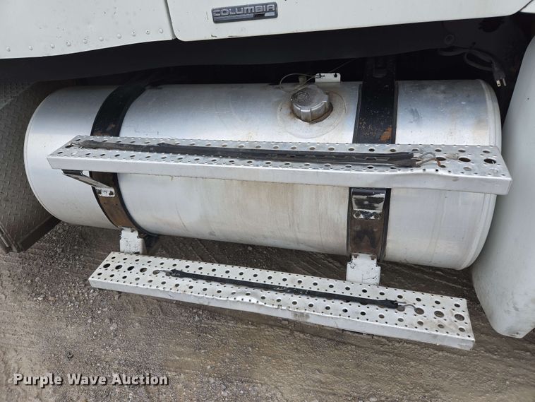 image for item EL2070 2005 Freightliner Columbia semi truck